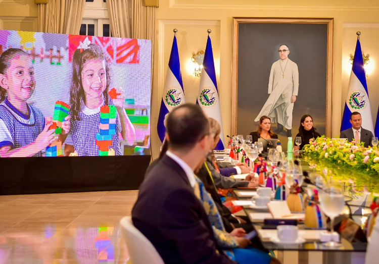 «No vamos a permitir que se pierda ni una sola generación más»: Gabriela de Bukele