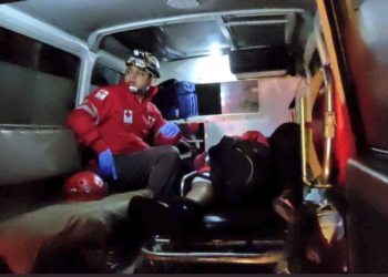 Dos personas lesionadas deja choque de moto contra un caballo en carretera hacia La Libertad