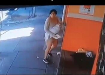 VIDEO | Captan a mujer cuando abandona a un bebé en San Jacinto