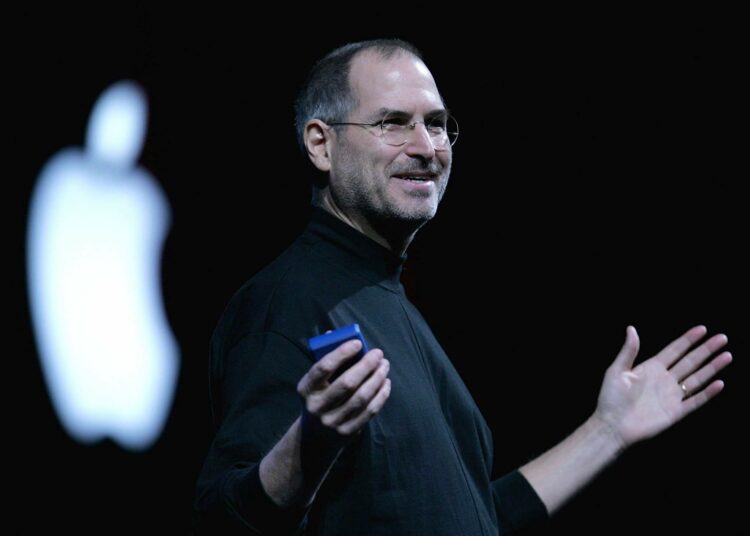 Se han subastado unas sandalias de Steve Jobs por esta cantidad de dinero