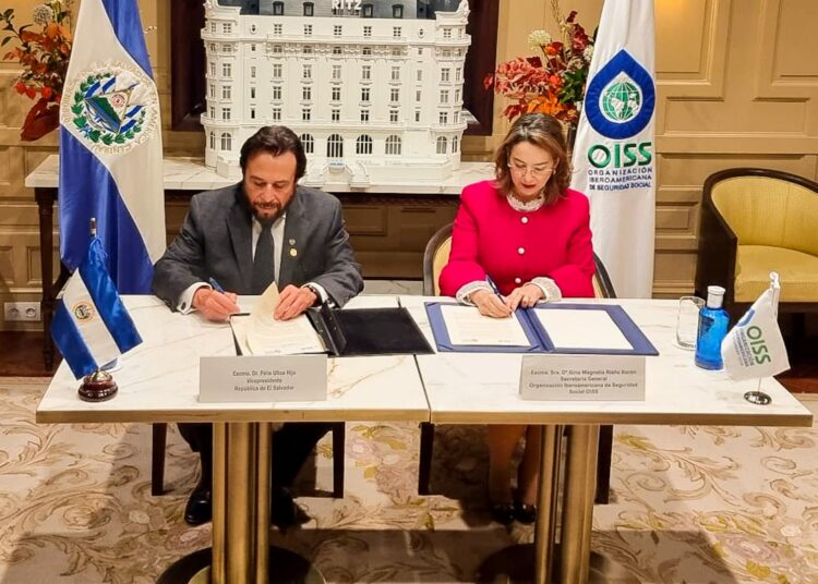 Vicepresidente Félix Ulloa firma memorando de entendimiento con la OISS