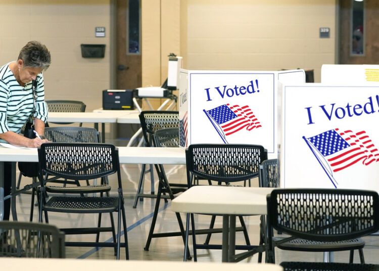 La mayoría de los votantes desaprueban la gestión de Biden, según sondeo a boca de urna