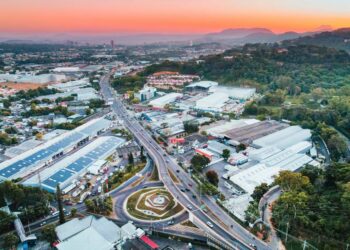 VIDEOS | Obras Públicas habilita los seis carriles que conducen a carretera al Puerto de La Libertad