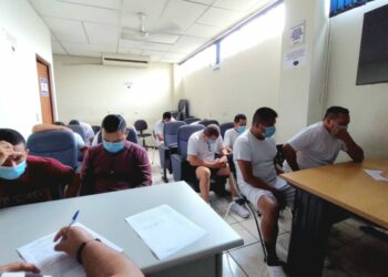 FGR pide prisión para 14 policías y un civil que se dedicaban a robar en el occidente del país