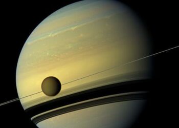 Descubren nubes en Titan, la mayor luna de Saturno