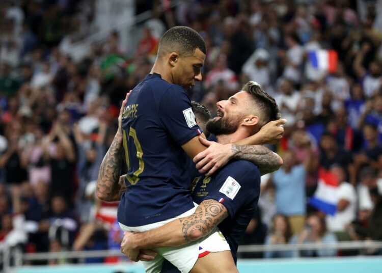 Mbappé hace magia para que Francia le gane 3-1 a Polonia y pase a cuartos de final