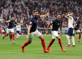 Francia sacó adelante un duro partido ante Inglaterra y se metió en semifinales