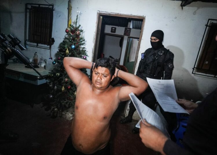 FGR ordena captura de 40 pandilleros que operaban en La Libertad