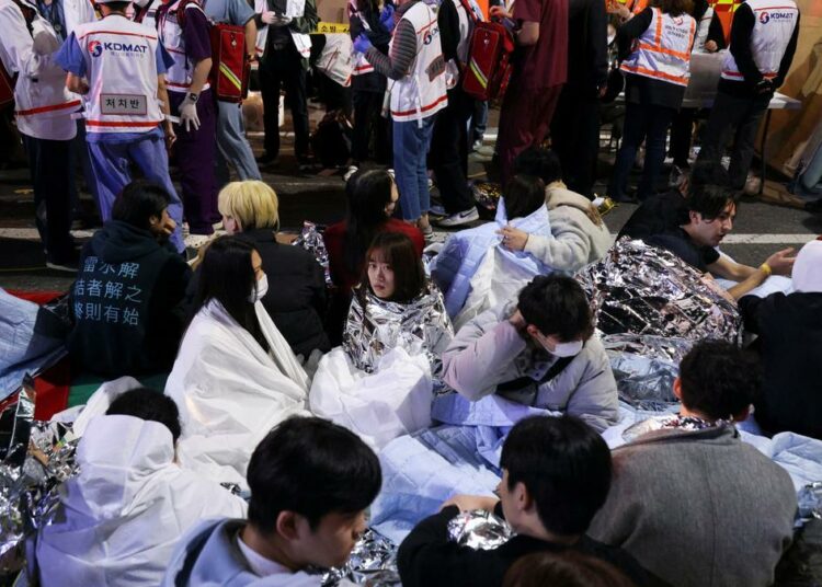 Primeros arrestos por la avalancha humana ocurrida durante los festejos de Halloween en Seúl, Corea del Sur que dejó un saldo de 150 muertos