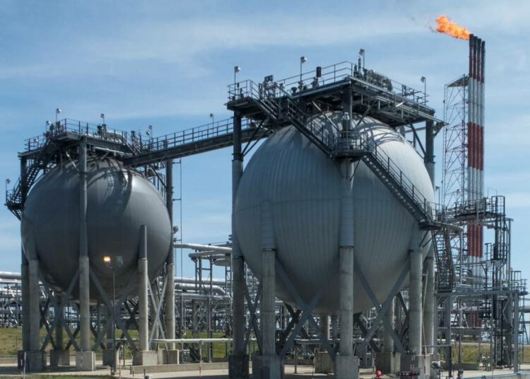 Para contener la inflación, la Unión Europea puso un límite al precio del gas