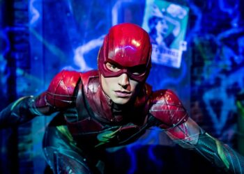 The Flash: nueva imagen muestra a Barry, Supergirl y Batman salvando la línea temporal