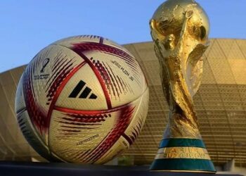 Este es el balón del Mundial Qatar 2022 que avisa rápidamente un fuera de lugar