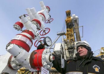 Rusia avisa que podría reducir un 6 % la extracción de crudo en 2023