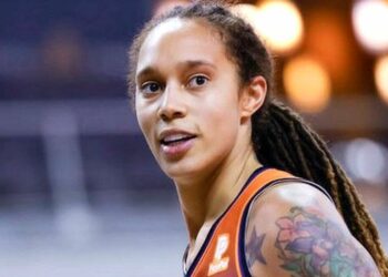 Rusia intercambió a la estrella del baloncesto estadounidense Brittney Griner por el traficante de armas Viktor Bout