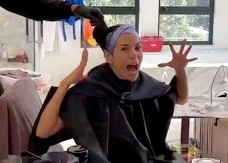 Mientras le teñían el pelo, Eva Longoria festejó a gritos el triunfo de Argentina en el Mundial