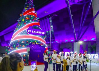 CEPA realiza actividades artísticas en el aeropuerto internacional para recibir a la diáspora y turistas extranjeros