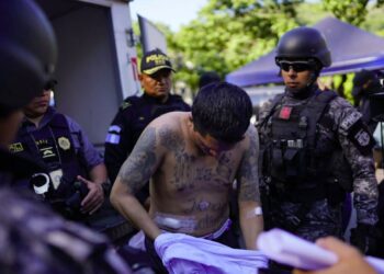 VIDEOS | Autoridades guatemaltecas entregan a peligroso pandillero salvadoreño buscado por homicidio