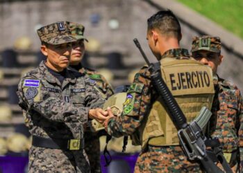 Entregan más de 3 mil equipos tácticos y de protección a efectivos de la FAES