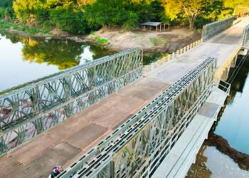 Entregan puente provisional sobre río Titihuapa mejorando la movilidad entre San Vicente y Cabañas