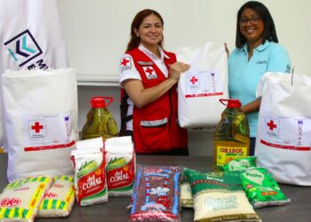 Cruz Roja Salvadoreña entrega 300 paquetes alimenticios a la Gerencia de Atención al Migrante