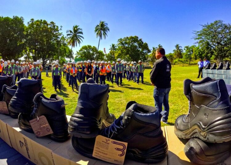 CEPA entrega calzado de protección industrial a colaboradores del puerto de Acajutla