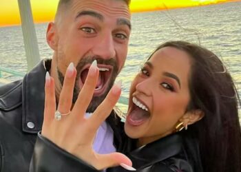 Becky G se compromete con el futbolista Sebastián Lletget