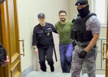 El opositor ruso Ilia Yashin, condenado a 8 años y medio de prisión al denunciar crímenes de guerra en Ucrania