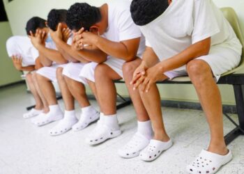 Detención provisional para agentes que robaron en un negocio en San Salvador