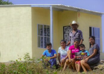 Entregan cuatro viviendas a veteranos y excombatientes en Sonsonate