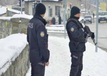 Atentado con un coche bomba contra la Policía deja nueve heridos en Turquía