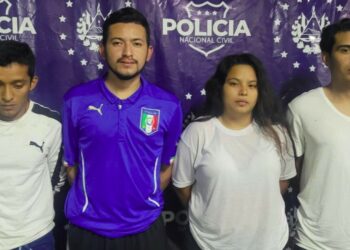 PNC detuvo a involucrados que se viralizaron por una trifulca en un bar de Santa Tecla