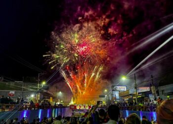 Centenares de capitalinos vivieron la ciclovía nocturna sobre el bulevar Constitución