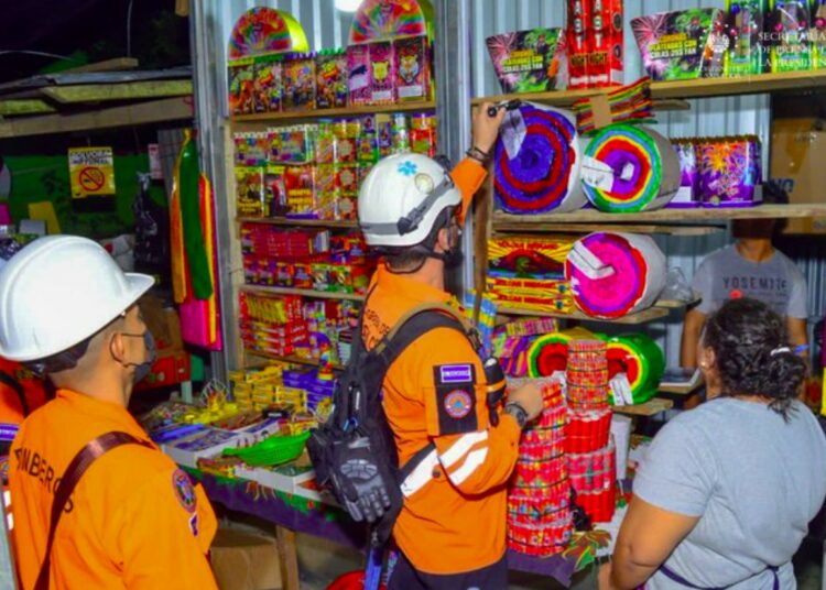 Protección Civil verifica ventas de productos pirotécnicos en San Vicente