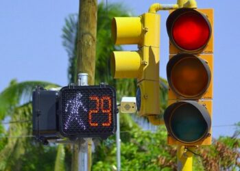 35 semáforos inteligentes serán instalados en enero 2023 según VMT