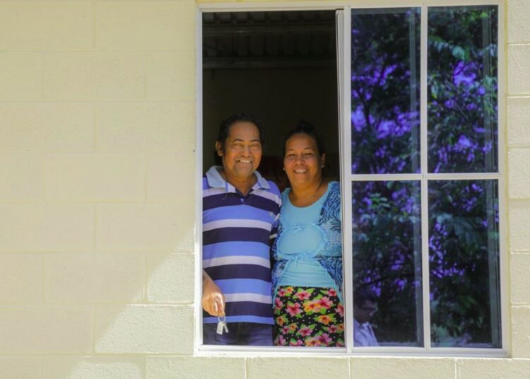 Familias reciben soluciones en 2022, para vivir bajo un techo seguro y con estabilidad