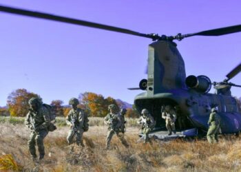 Japón pone fin al pacifismo nacido de las bombas nucleares: duplicará su gasto militar durante cinco años