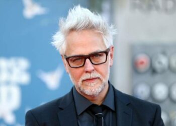 James Gunn se pelea con troll por acusarlo de no querer a Henry Cavill