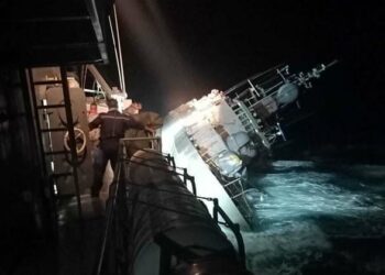 Barco de Marina de Tailandia naufraga y deja 33 desaparecidos