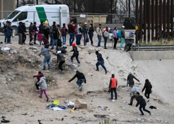 Corte Suprema de EE.UU. mantiene vigente el Título 42 que permite expulsar a los migrantes a México