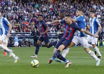 Barcelona y Espanyol igualaron el derbi catalán en el estadio Camp Nou