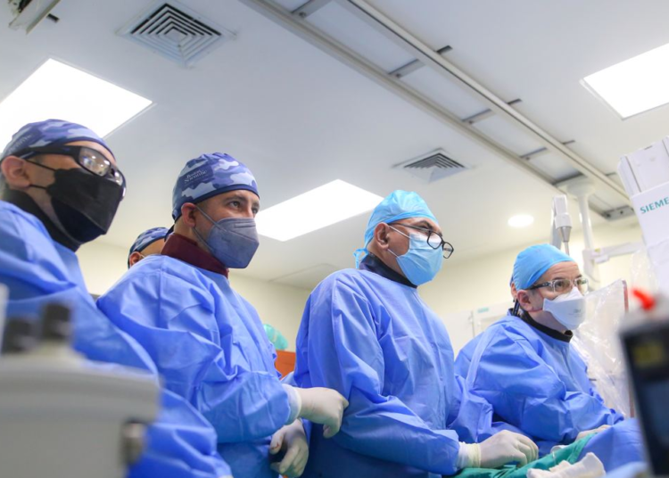 Con la incorporación de 132 médicos en el ISSS mejorará la atención de los pacientes