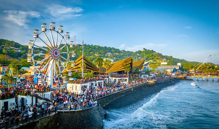 El Salvador espera 695,000 visitantes en temporada navideña
