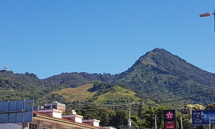 Cielo despejado a poco nublado y vientos con ráfagas entre los 25 y 30 kilómetros por hora