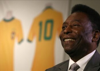 La hija de Pelé compartió una fotografía con su padre desde el hospital