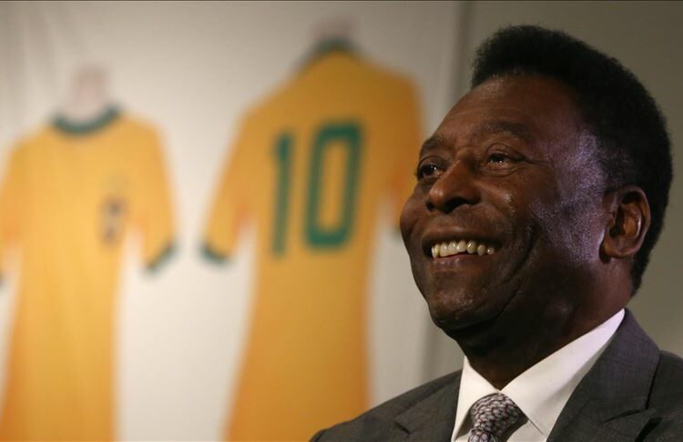 La hija de Pelé compartió una fotografía con su padre desde el hospital