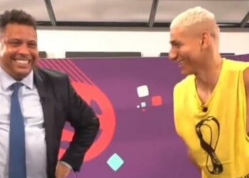 Richarlison le enseñó a bailar la “Danza de la paloma” a Ronaldo tras el triunfo de Brasil
