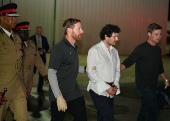 El fundador de FTX fue trasladado a Nueva York bajo custodia del FBI para ser procesado por lavado de dinero