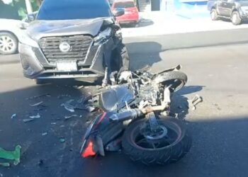 Dos lesionados tras fuerte accidente de tránsito en avenida Bernal