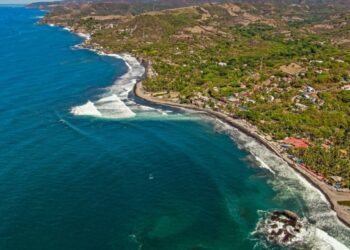 Las playas, el volcán Ilamatepec y el centro histórico de la capital son los destinos más visitados por los turistas 