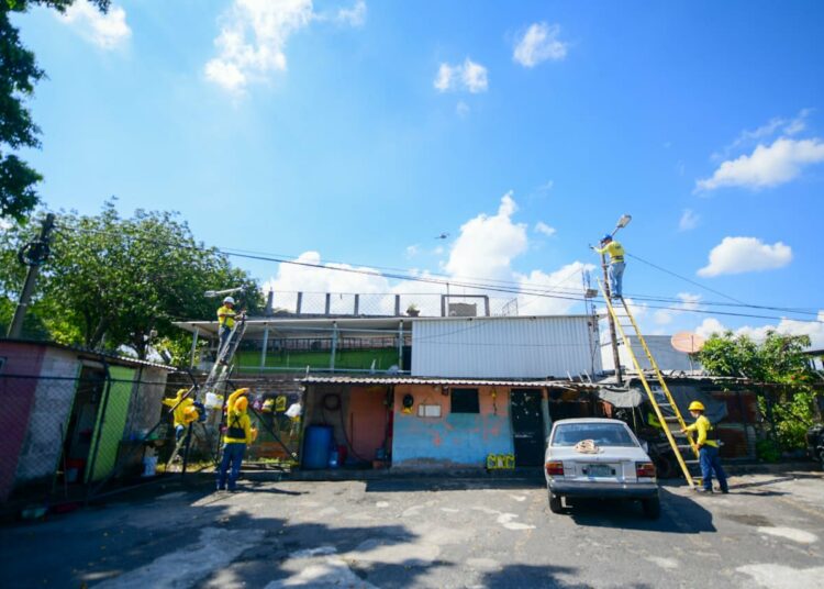 Como parte del cerco de seguridad en Soyapango, zonas que eran controladas por las pandillas son iluminadas 